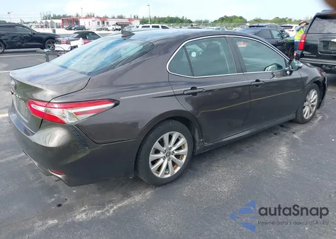 2019 Toyota Camry Le z USA, uszkodzony, nr VIN 4T1B11HK3KU809971